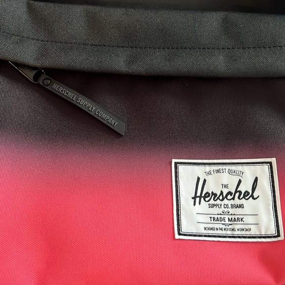 Herschel Classic XL Backpack | Calypso Coral Gradient | School Laptop Bag Travel - Picture 5 of 6